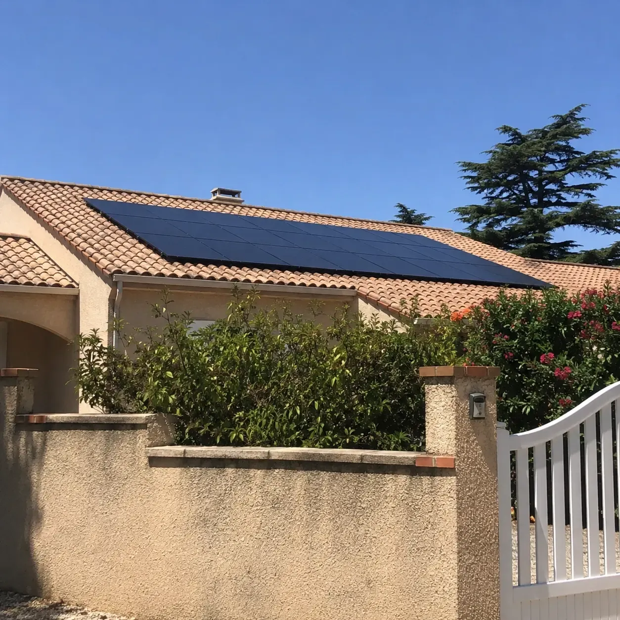 Image installateur panneaux solaires 2 energie solaire experts